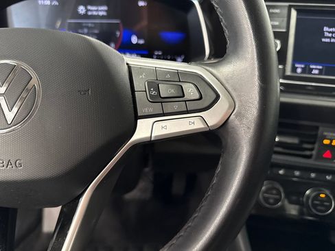 Used 2024 Volkswagen Jetta SE FWD image 4