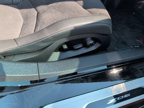 Used 2025 Chevrolet Corvette Z06 w/ Stealth Interior Trim Package RWD image 19