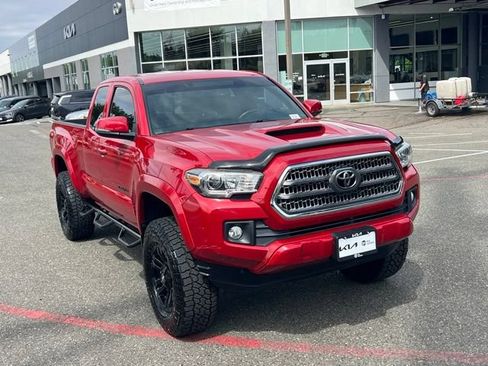 Used 2016 Toyota Tacoma TRD Sport w/ Towing Package RWD image 5