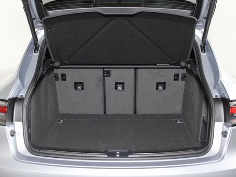 Certified 2026 Porsche Macan AWD/4WD image 13