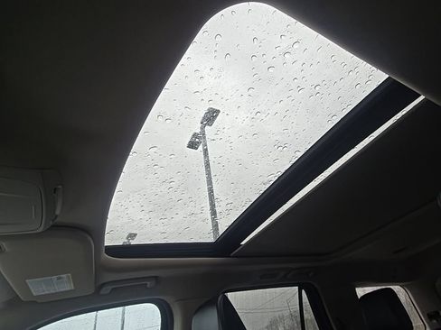 Used 2024 Ford Expedition XLT image 30