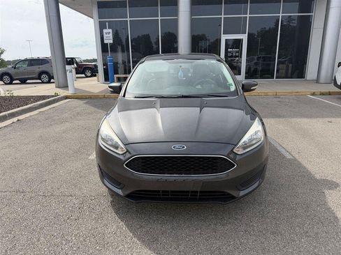 Used 2016 Ford Focus SE FWD image 2