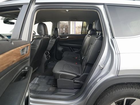 Used 2024 Volkswagen Atlas SE image 27