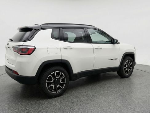 Used 2025 Jeep Compass Trailhawk AWD/4WD image 9