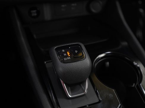 Used 2024 Nissan Rogue SV w/ SV Premium Package image 23