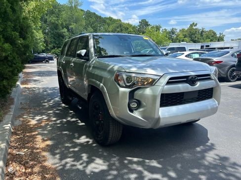 Used 2023 Toyota 4Runner SR5 Premium w/ Moonroof Package RWD image 6