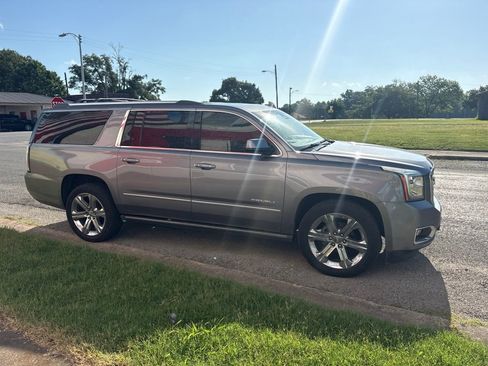 Used 2018 GMC Yukon XL Denali w/ Denali Ultimate Package AWD/4WD image 8