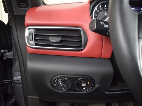 Used 2022 Maserati Levante Modena image 29