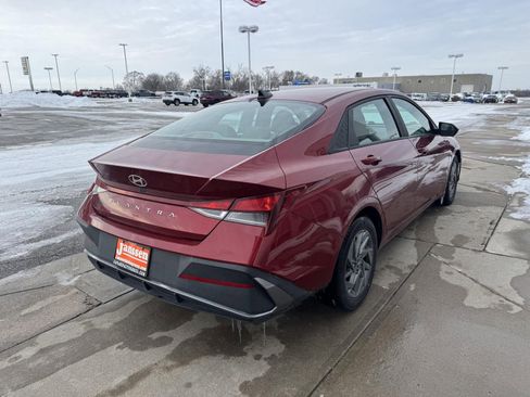 Used 2024 Hyundai Elantra SEL image 3