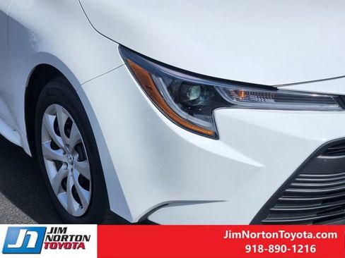 Used 2024 Toyota Corolla LE image 9