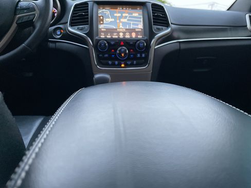 Used 2017 Jeep Grand Cherokee Limited image 38