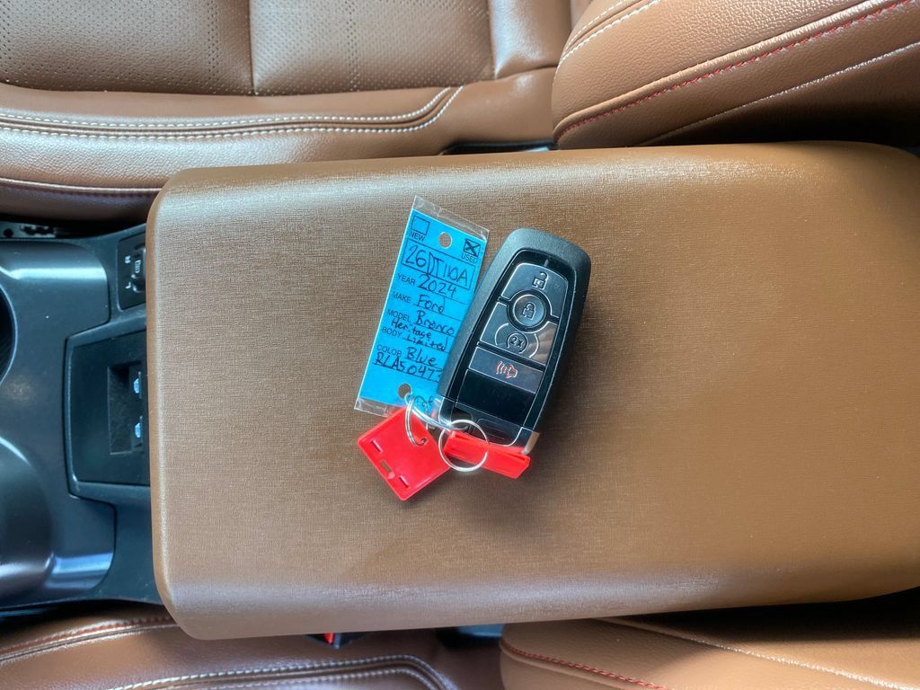 Used 2024 Ford Bronco Heritage Edition AWD/4WD image 30