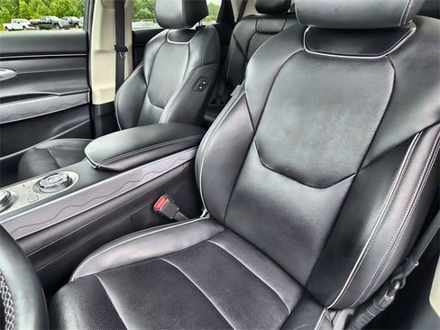 Used 2022 Genesis GV70 2.5T w/ Advanced Package image 18