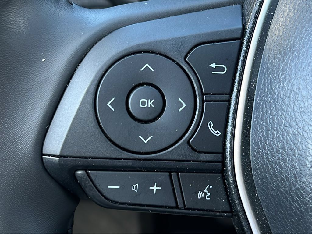 Used 2024 Toyota Venza LE AWD/4WD image 19