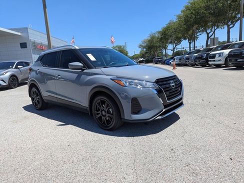 Certified 2022 Nissan Kicks SV FWD image 2