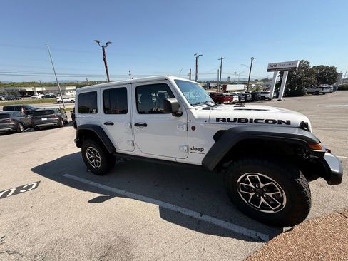 Used 2025 Jeep Wrangler Unlimited Rubicon image 3