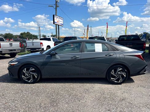 Used 2024 Hyundai Elantra Limited image 6