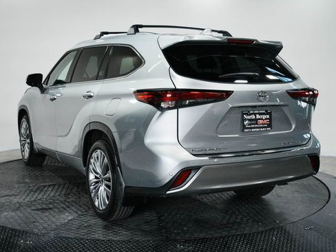 Used 2023 Toyota Highlander Platinum AWD/4WD image 6