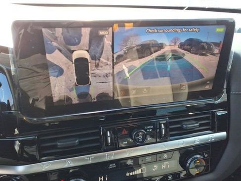 New 2026 Nissan Pathfinder SL image 10