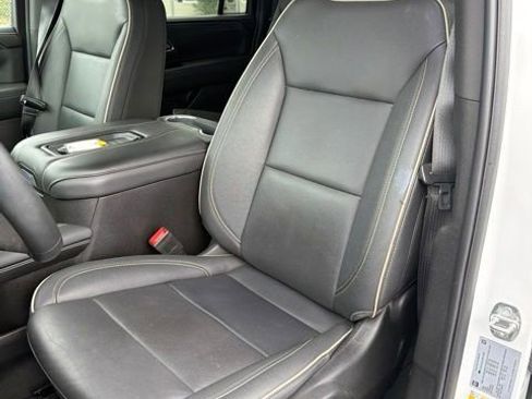 Used 2024 GMC Yukon XL SLT w/ SLT Luxury Package RWD image 8