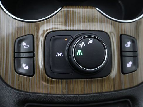 Used 2023 GMC Acadia SLE w/ Driver Convenience Package image 45