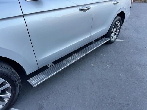 Used 2018 Ford Expedition Limited RWD image 10