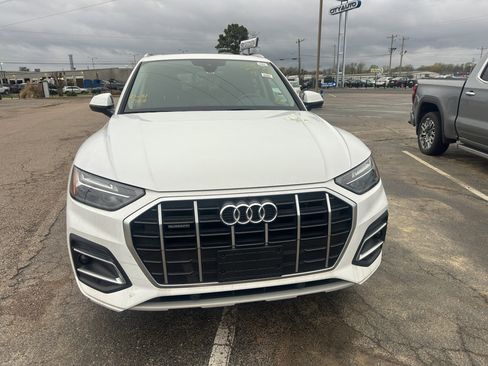 Used 2021 Audi Q5 Premium w/ Convenience Package image 2