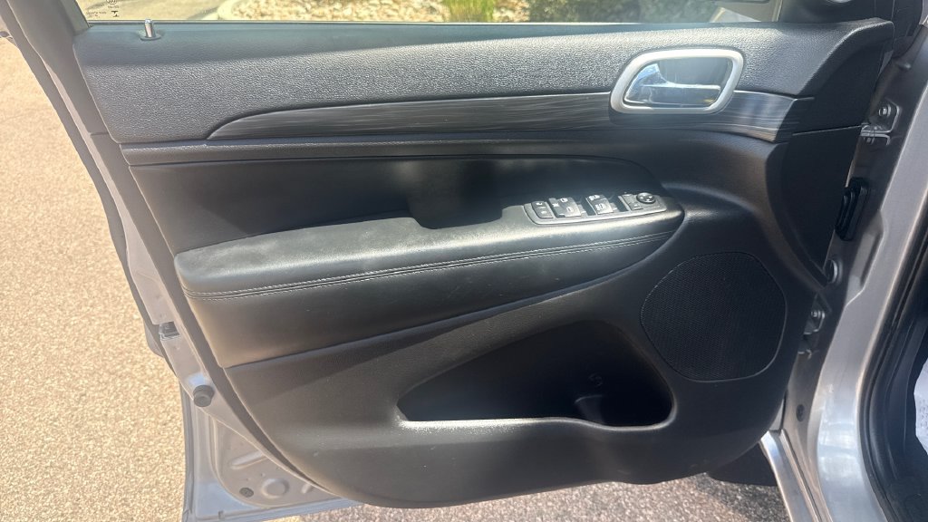 Used 2019 Jeep Grand Cherokee Altitude AWD/4WD image 27