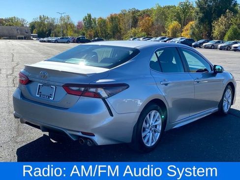 Used 2022 Toyota Camry SE image 4