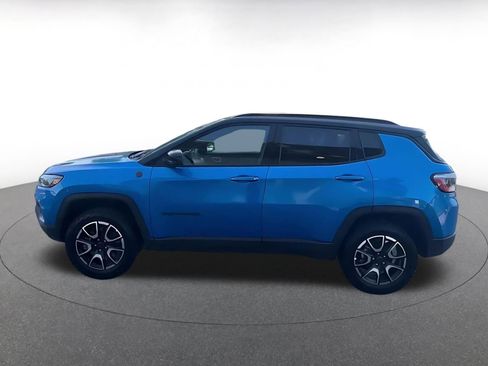 Used 2025 Jeep Compass Trailhawk AWD/4WD image 8