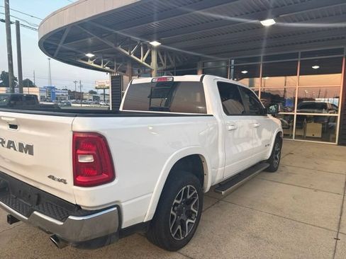 Used 2025 RAM 1500 Laramie AWD/4WD image 5