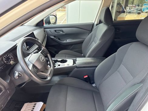 Used 2025 Nissan Rogue S FWD image 19