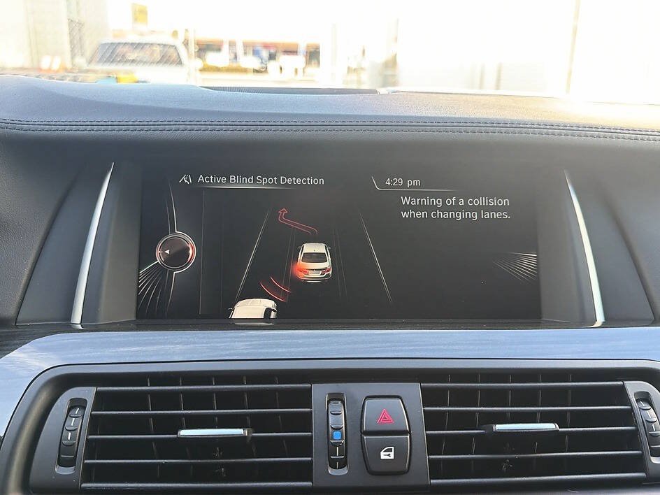Used 2015 BMW 550i Sedan RWD image 16