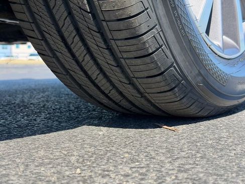 Certified 2019 Toyota Highlander XLE image 12