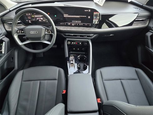 New 2025 Audi Q5 Premium image 12