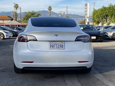 Used 2020 Tesla Model 3 Standard Range image 3
