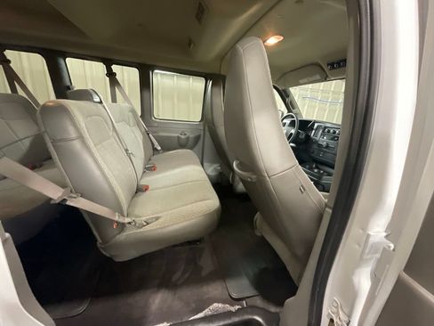 Used 2026 GMC Savana 3500 LT w/ LT Preferred Equipment Group RWD image 12