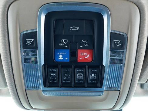 Used 2019 RAM 1500 Laramie AWD/4WD image 19