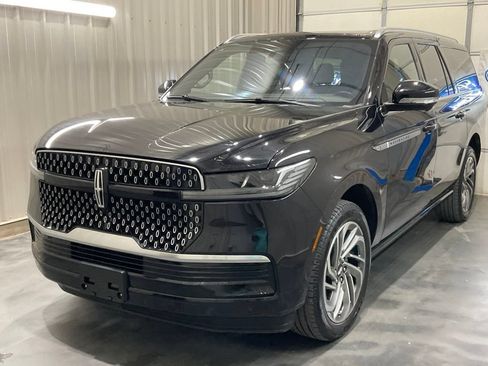 Used 2025 Lincoln Navigator L Reserve AWD/4WD image 4