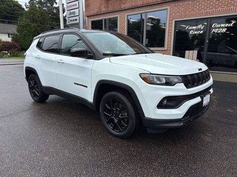 Used 2023 Jeep Compass Latitude w/ Convenience Group AWD/4WD image 28