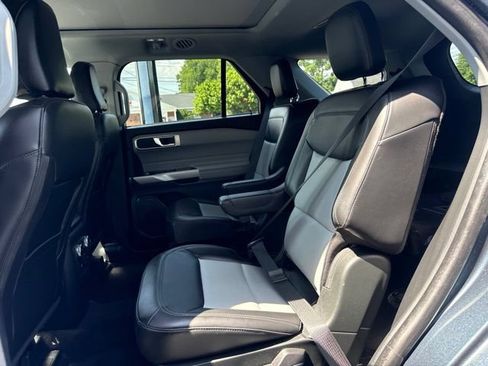 Used 2023 Ford Explorer XLT w/ Equipment Group 202A AWD/4WD image 11
