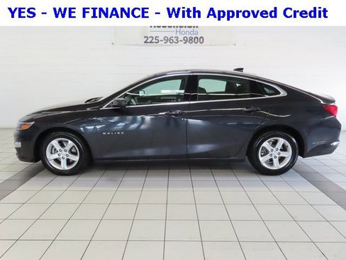 Used 2023 Chevrolet Malibu LT image 3