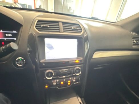 Used 2018 Ford Explorer XLT w/ Equipment Group 202A FWD image 39