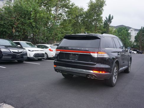Used 2024 Lincoln Aviator AWD w/ Elements Package image 4