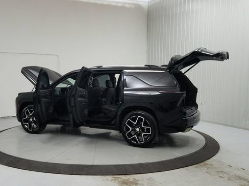 Used 2026 Chevrolet Traverse High Country FWD image 13
