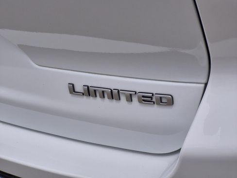 Used 2025 Jeep Grand Cherokee L Limited AWD/4WD image 8