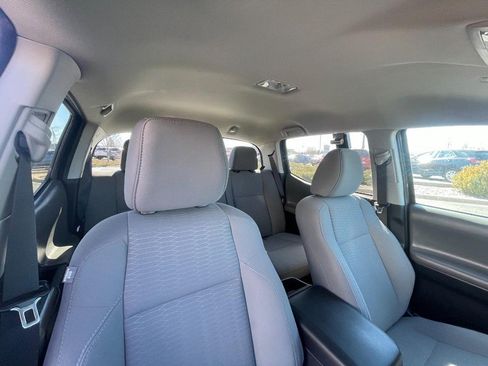 Used 2019 Toyota Tacoma SR5 AWD/4WD image 9