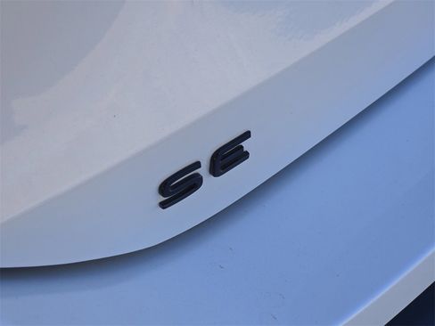 New 2026 Volkswagen Tiguan SE R-Line image 9