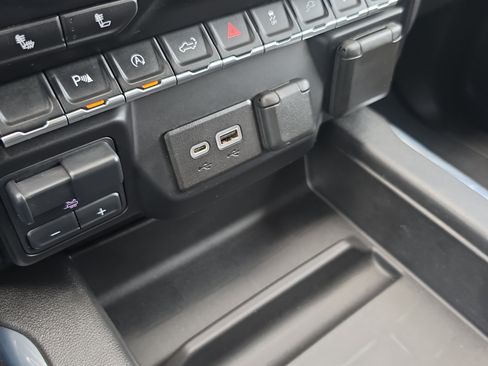 Used 2021 Chevrolet Silverado 1500 LT Trail Boss w/ Convenience Package II AWD/4WD image 19