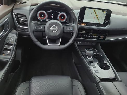 Certified 2022 Nissan Rogue Platinum w/ Head-Up Display Package image 13